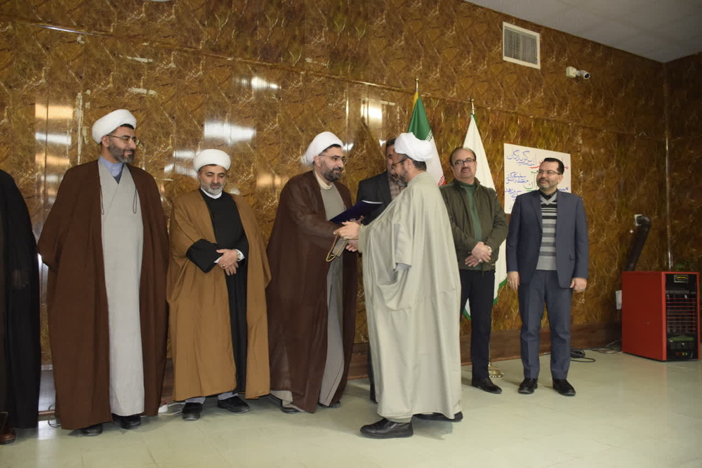 مراسم تجلیل از زندانیان کتابخوان زندان مرکزی مشهد برگزار شد