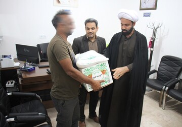 توزیع بسته‌های معیشتی ویژه خانواده‌های نیازمند مددجویان زندان مرکزی بوشهر در شب یلدا