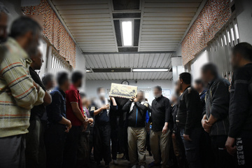 وداع زندانیان اردوگاه سمنان بالاله‌های‌ زهرایی