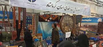 غرفه صنایع دستی مددجویان زندان مرکزی در نمایشگاه بین‌المللی کرمانشاه