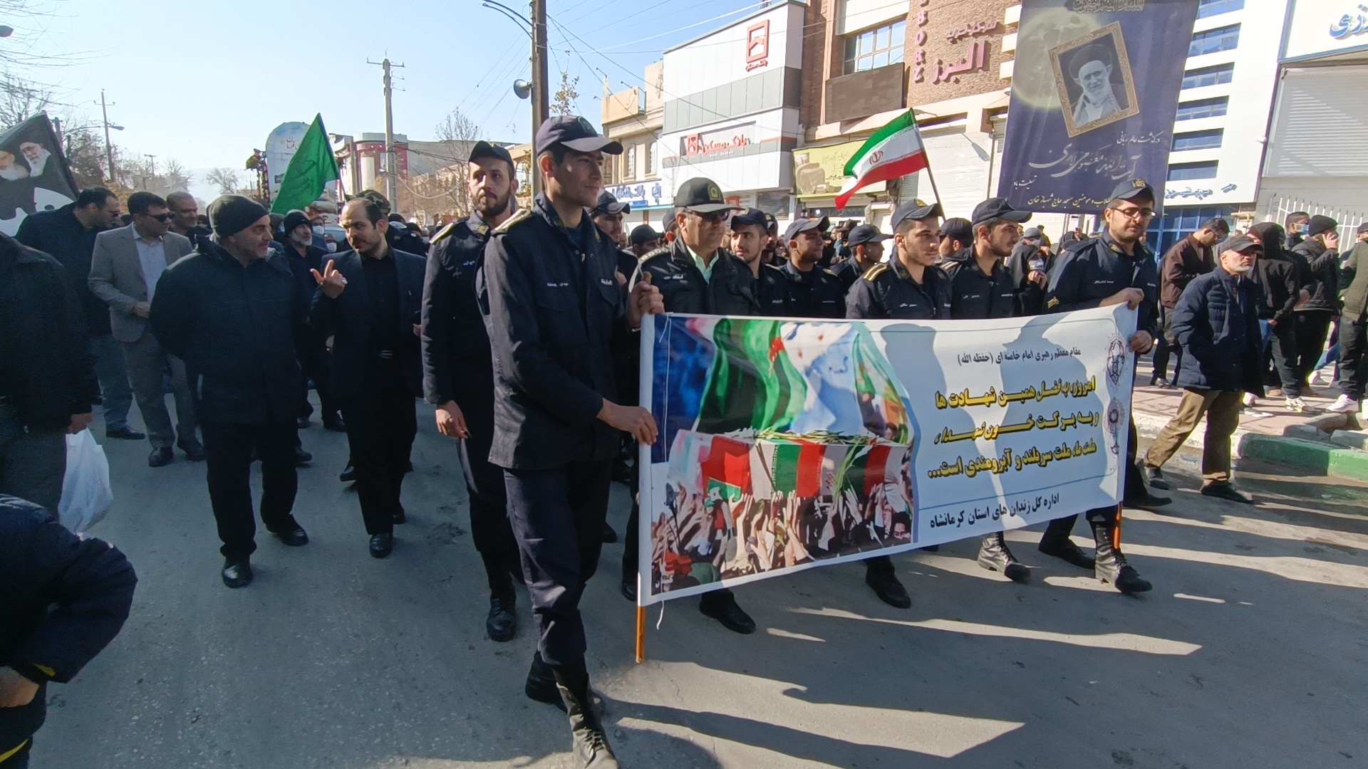 حضور کارکنان و سربازان اداره‌کل و زندانهای کرمانشاه در مراسم تشییع لاله‌های زهرایی