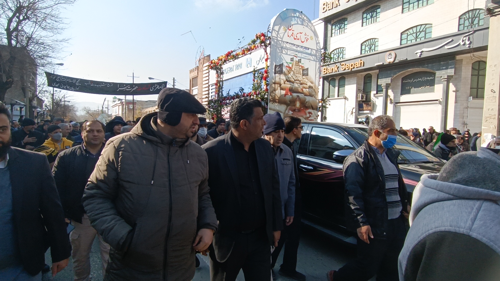 حضور کارکنان و سربازان اداره‌کل و زندانهای کرمانشاه در مراسم تشییع لاله‌های زهرایی