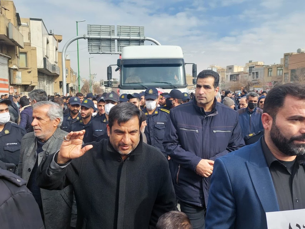 حضور کارکنان زندان‌های استان اصفهان در بدرقه شهدای گمنام