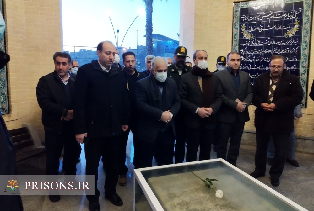 رئیس سازمان زندان‌ها در گلستان شهدای اصفهان حضور یافت