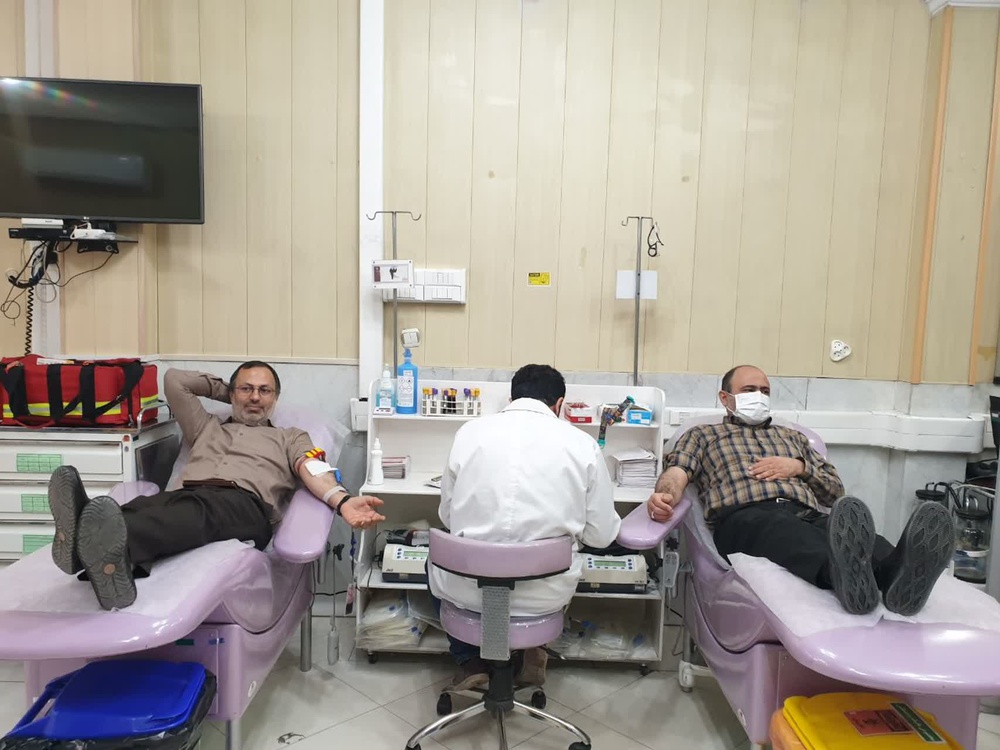 مدیرکل و کارکنان زندان‌های استان قزوین خون اهدا کردند 