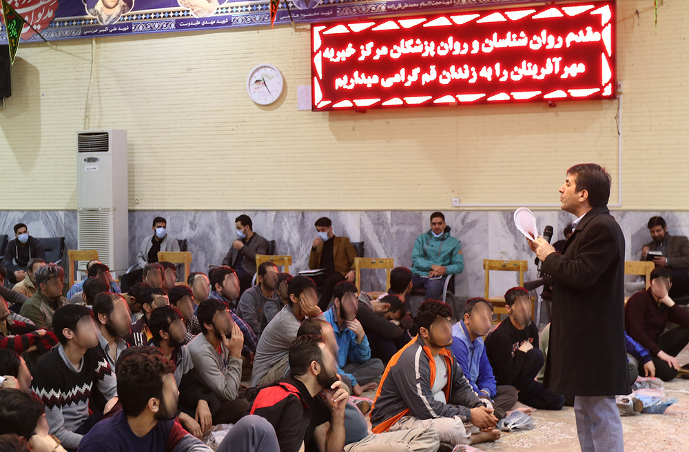 اجرای طرح جهادی حقوقی درمانی " ام ابیها " در زندانهای استان قم