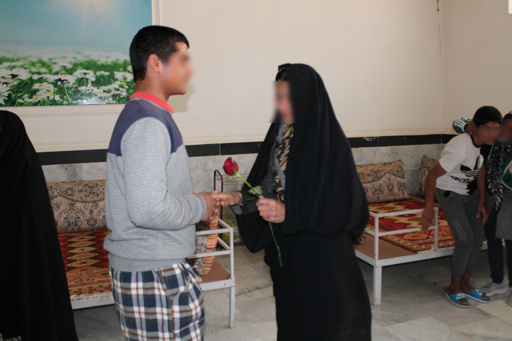 ملاقات حضوری توأم با طرح تکریم مادران به مددجویان کانون اصلاح و تربیت شیراز اعطاء شد  