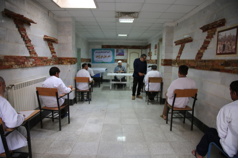 آزمون دوره‌های آموزش مهارت‌های اجتماعی زندانیان در مؤسسات کیفری استان قزوین برگزار شد 