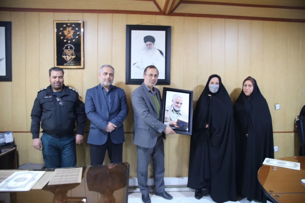 مراسم بزرگداشت روز زن و تقدیر از بانوان شاغل زندانهای استان قزوین برگزارشد