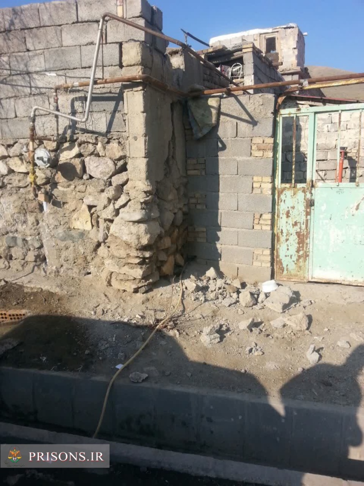 بازدید حمایتی مسئولین زندان از خانواده زندانیان آسیب دیده زلزله خوی