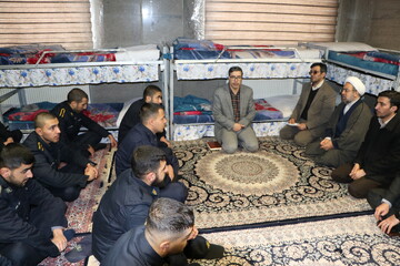 نشست صمیمی مدیرکل زندان‌های زنجان با سربازان وظیفه زندان ابهر 