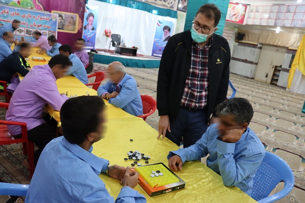 جشنواره بازی های فکری مددجویان در زندان دشتستان برگزار شد 