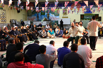 مدیرکل فرهنگ و ارشاد اسلامی قم مهمان دومین روز اجرای نمایش زندانیان