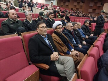 حضور مدیر کل و کارکنان زندانهای آذربایجان شرقی در مراسم جشن انقلاب 
