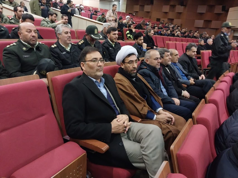حضور مدیرکل و کارکنان زندان‌های آذربایجان شرقی در مراسم جشن انقلاب 