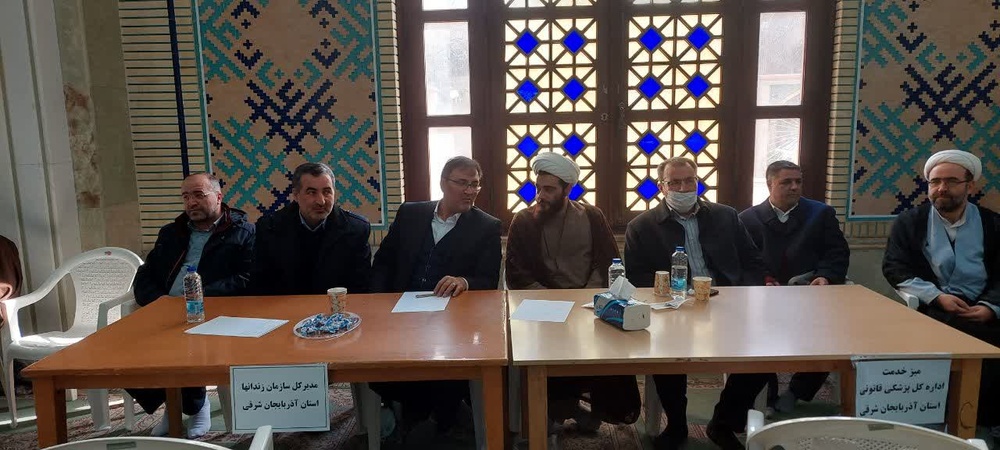 برپایی میز خدمت توسط مدیرکل زندانهای آذربایجان شرقی در مصلی حضرت امام خمینی(ره)