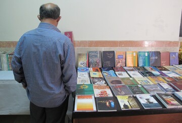 نمایشگاه کتاب دهه فجر انقلاب در زندان رجایی‌شهر برپا شد 
