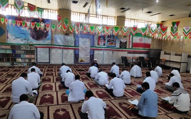 محفل نورانی قرآن با رنگ فجر انقلاب در زندان گچساران