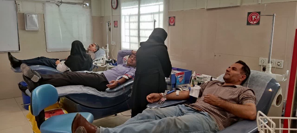 اهداء خون توسط جمعی از کارکنان زندان دهدشت