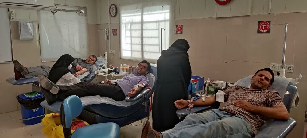 اهداء خون توسط جمعی از کارکنان زندان دهدشت