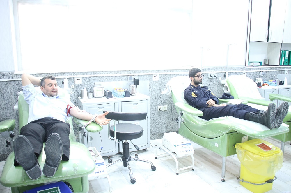 اهداء خون کارکنان و پرسنل وظیفه زندان مرکزی بوشهر