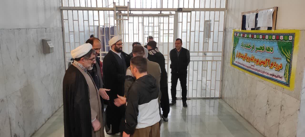 روند آزادسازی زندانیان مشمول عفو رهبری در زندانهای استان کرمانشاه آغاز شد