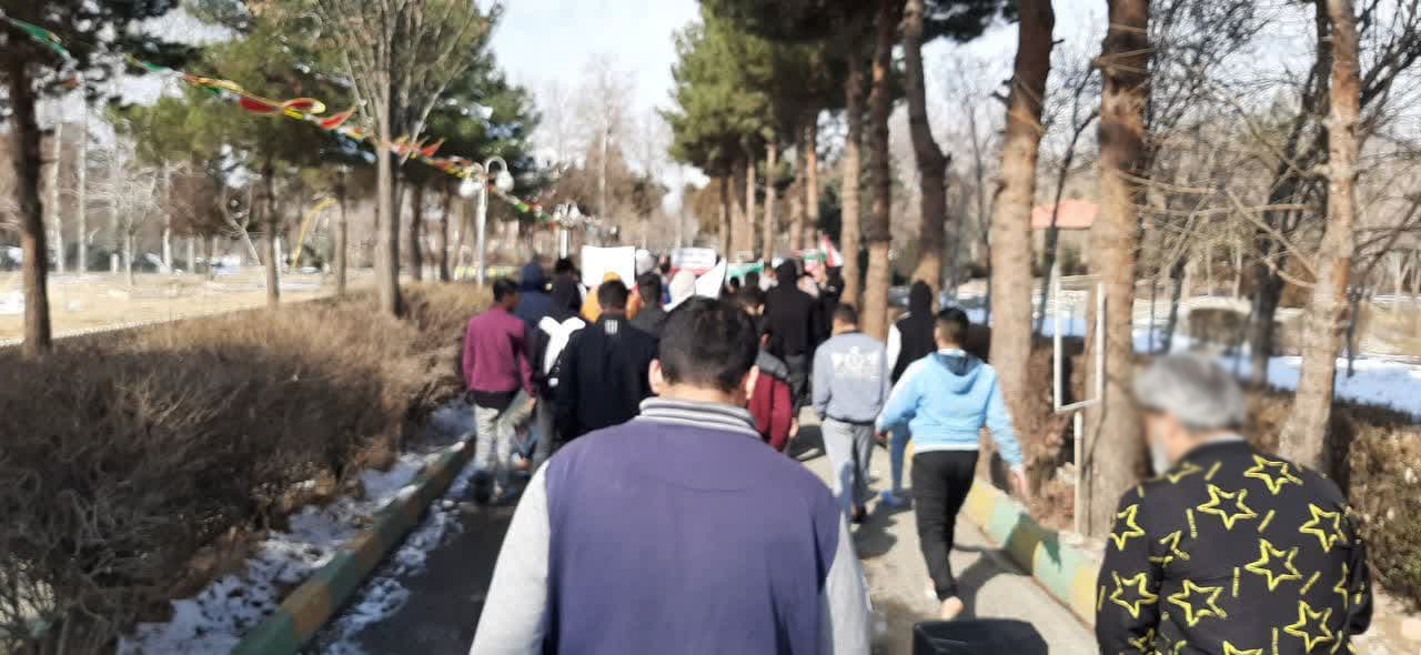 حضور مددجویان کانون اصلاح و تربیت در راهپیمایی ۲۲ بهمن