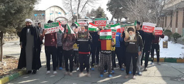 مددجویان کانون اصلاح‌وتربیت استان البرز در راهپیمایی ۲۲ بهمن شرکت کردند