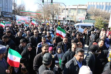 حضور کارکنان زندان های استان کرمانشاه و خانواده هایشان در راهپیمایی 22 بهمن 1401