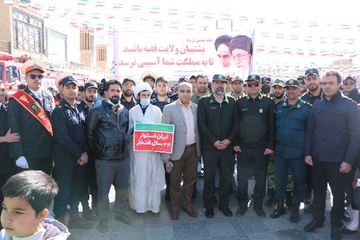 حضور پر شور کارکنان و سربازان وظیفه زندان‌های استان یزد در راهپیمایی ۲۲ بهمن