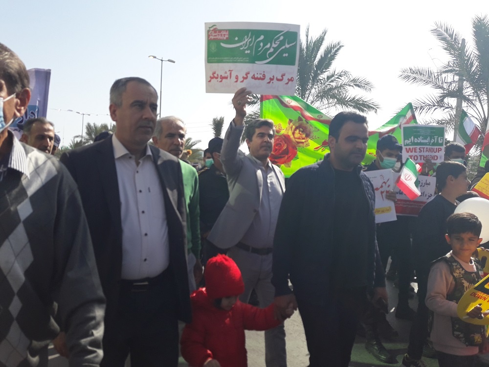 حضور مدیرکل وکارکنان زندان های استان بوشهر در راهپیمایی یوم الله 22بهمن درکرانه خلیج فارس