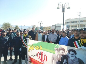 حضور کارکنان و سربازان وظیفه زندان دشتستان در راهپیمایی 22 بهمن 