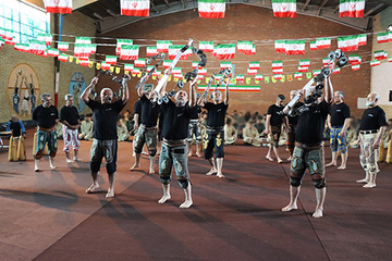 اجرای ورزش باستانی به مناسبت اعیاد ماه رجب و دهه فجر در زندان کرج