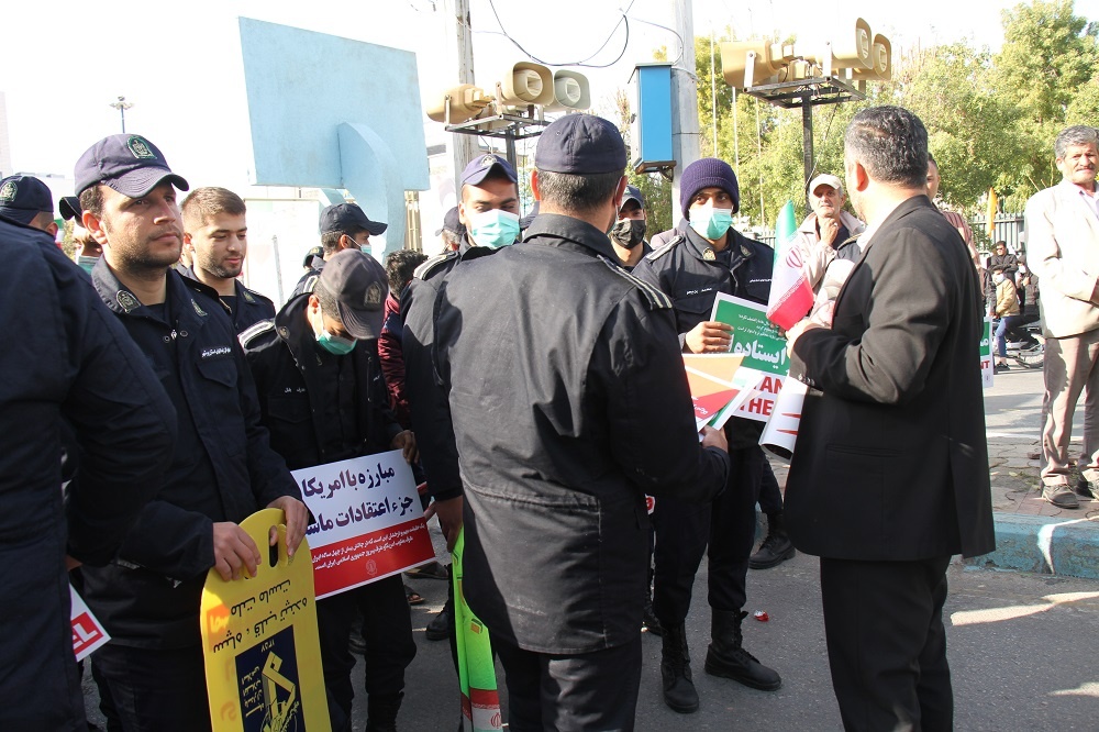 حضور کارکنان و پرسنل وظیفه اداره زندان مرکزی بوشهر در راهپیمایی یوم الله 22 بهمن 