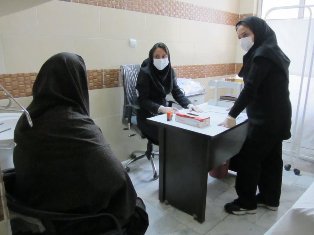 حضور پزشکان کمیته خیریه بانوان اصناف در زندان فردیس