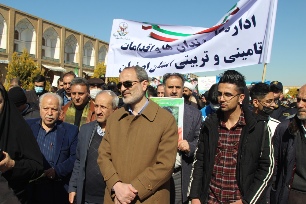 زندانیان آزادشده عفو اخیر در راهپیمایی 22 بهمن در اصفهان حضور یافتند