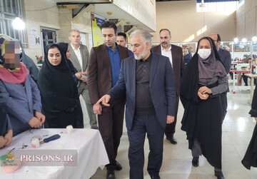 تصویر بازدید رئیس سازمان زندانها از زندان زنان استان مرکزی