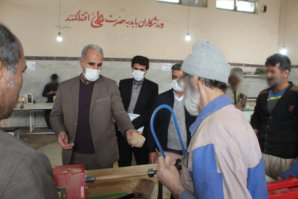 بازدید سرزده مدیرکل زندان‌های استان همدان از اردوگاه کاردرمانی و حرفه‌آموزی