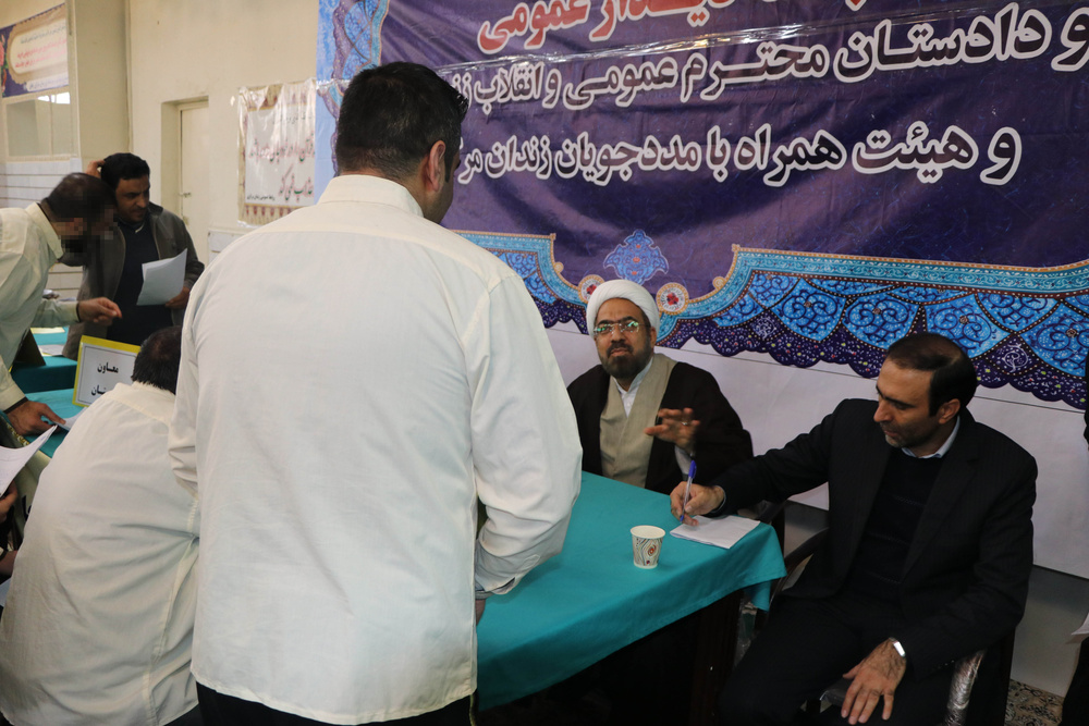 میز خدمت مسئولین قضائی در زندان‌های زنجان
