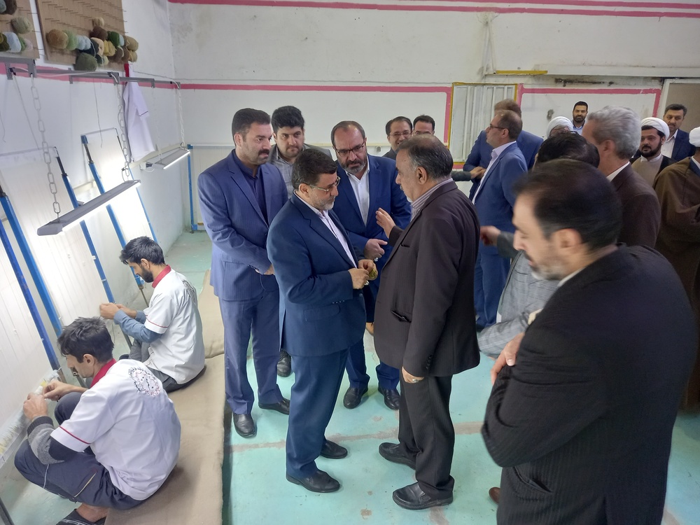 افتتاح کارگاه قالی‌بافی و مصنوعات چرم و پارچه در ندامتگاه قزلحصار