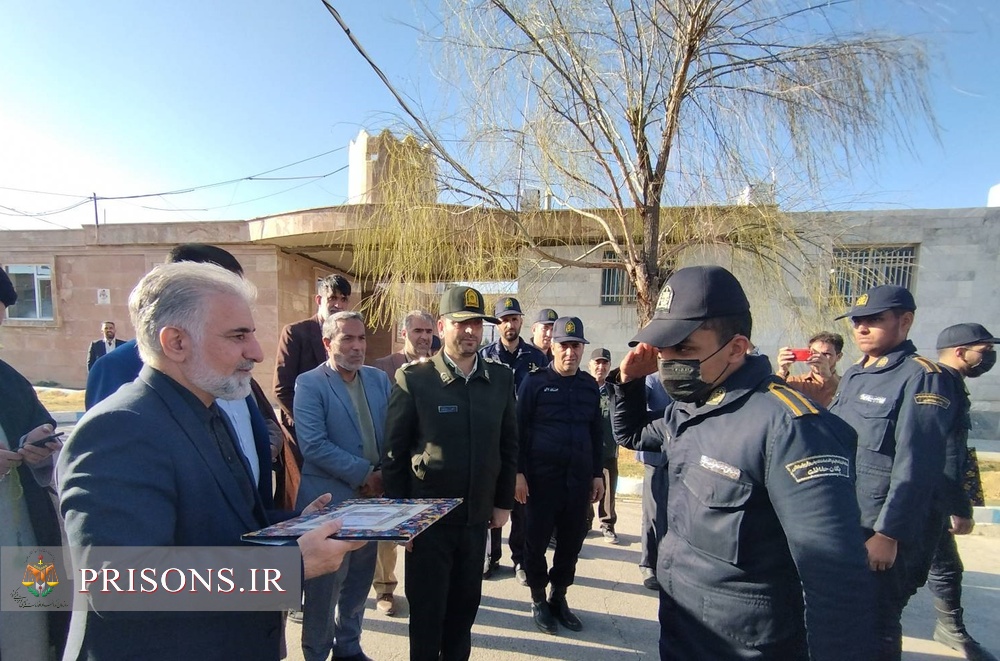 کاشت نهال توسط رئیس سازمان زندان‌ها به مناسبت روز درختکاری/ تجلیل از سربازان‌وظیفه به پاس «روز جوان»