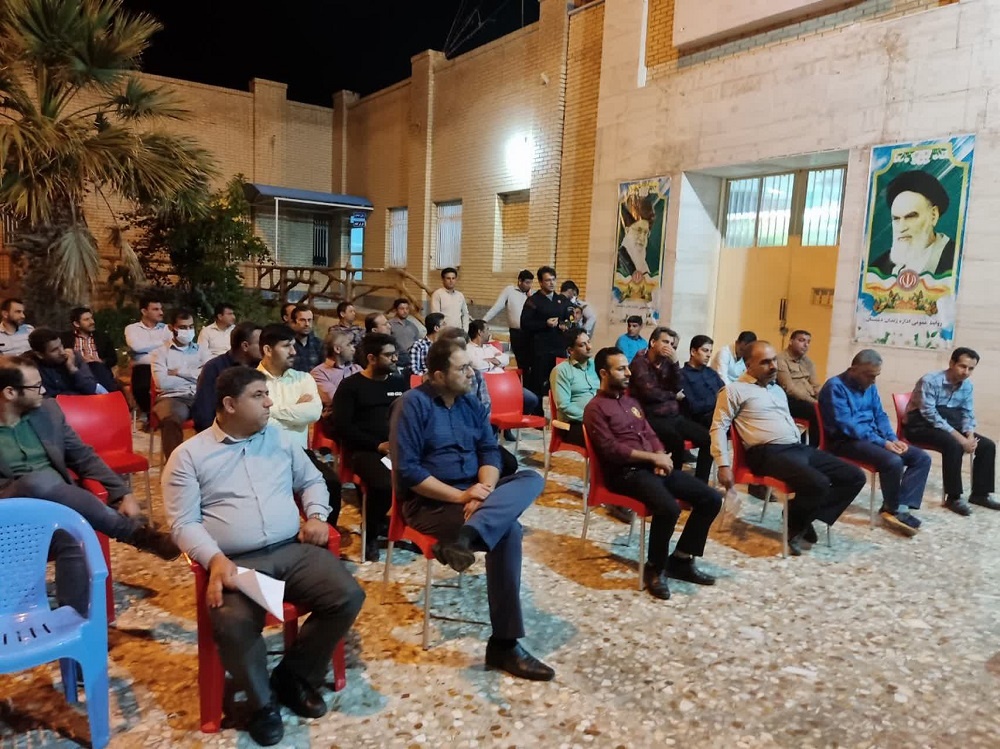 نشست صمیمی و جلسه پرسش و پاسخ رییس زندان دشتستان با کارکنان زندان 