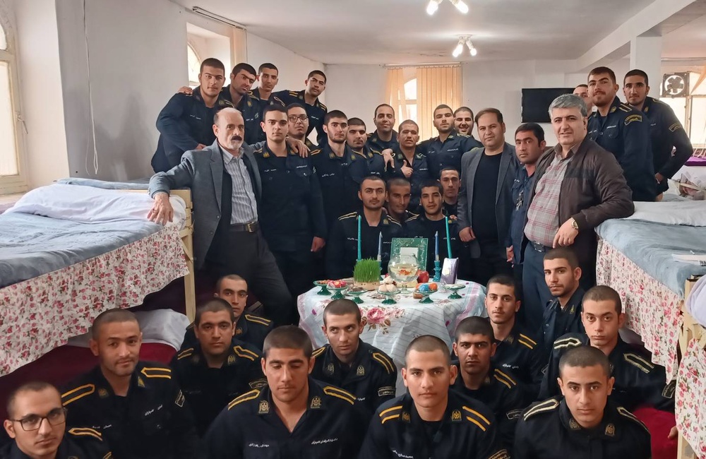 برگزاری جشن نوروز در میان مددجویان و سربازان وظیفه زندان‌های کردستان