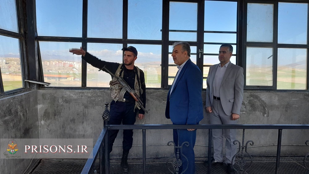 دیدار مدیرکل زندان‌های آذربایجان غربی با زندانیان و کارکنان زندان‌های بوکان و میاندوآب