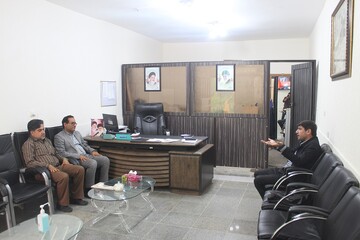 نشست رئیس زندان خورموج با رئیس فنی‌وحرفه‌ای شهرستان دشتی 