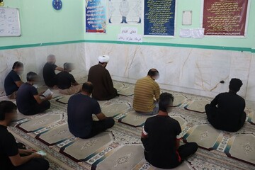برگزاری دعای افتتاح در اندرزگاه‌های زندان دشتستان در ماه مبارک رمضان 