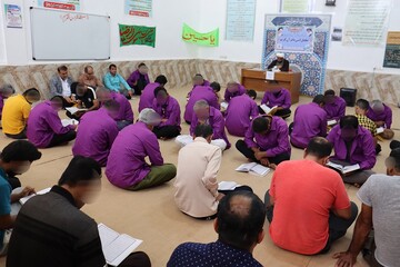 طرح قرآنی «تلاوت نور حلاوت جان» همراه با  قرائت و تفسیر قرآن در اردوگاه حرفه‌آموزی بوشهر