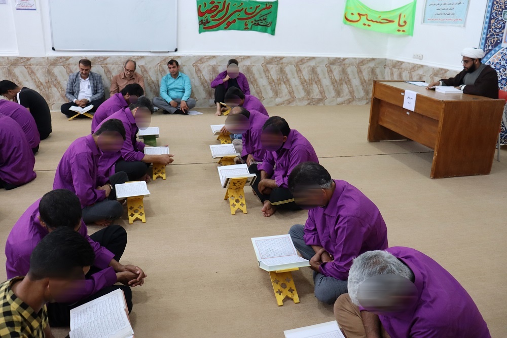 طرح قرآنی تلاوت نور حلاوت جان همراه با جمع خوآنی و تفسیر قرآن در اردوگاه حرفه آموزی بوشهر