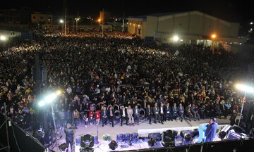 جشن گلریزان ۱۲ هزار نفره با اجرای رضا صادقی در شهرستان اردکان