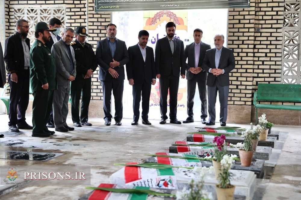 حضور رئیس سازمان زندان‌ها در گلزار شهدای فردیس